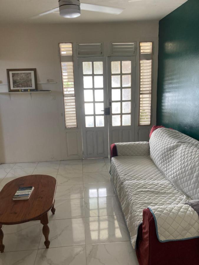 Sympathique Pied A Terre A Schoelcher Buitenkant foto